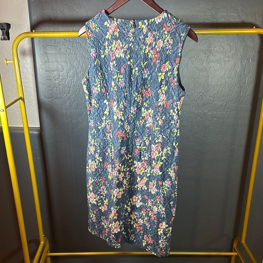 Blue Floral Sheath Dress with Sleeveless Design for Casual Occasions - Picture 8 of 9